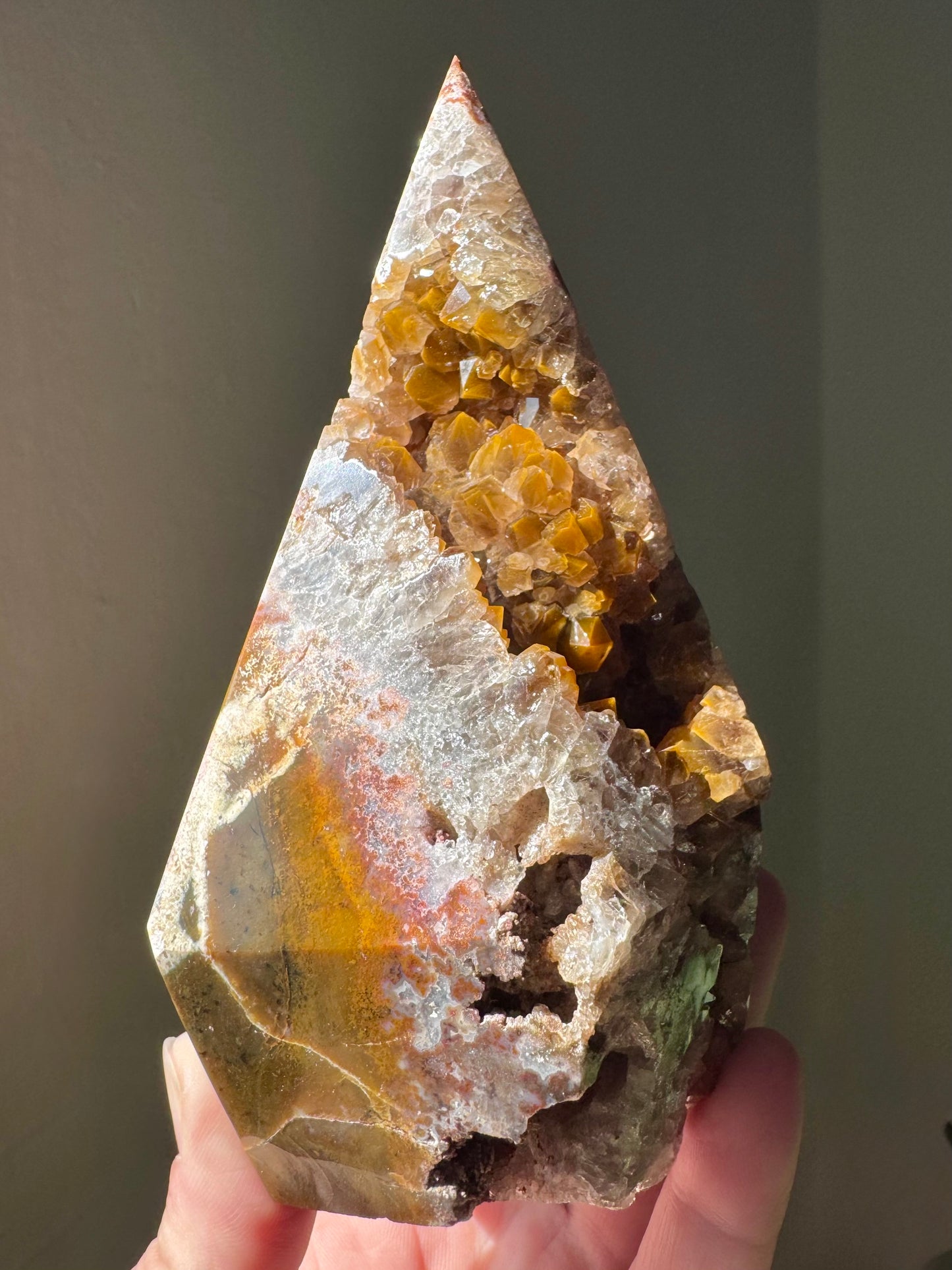 AGATE & QUARTZ PYRAMID