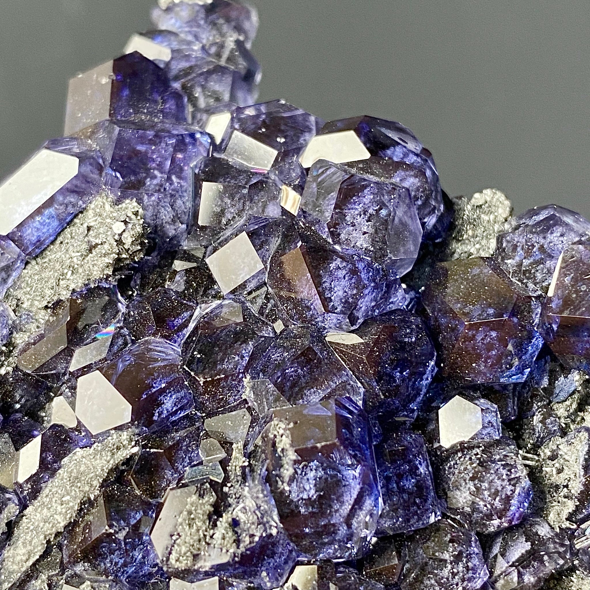 FLUORITE (TANZANITE)