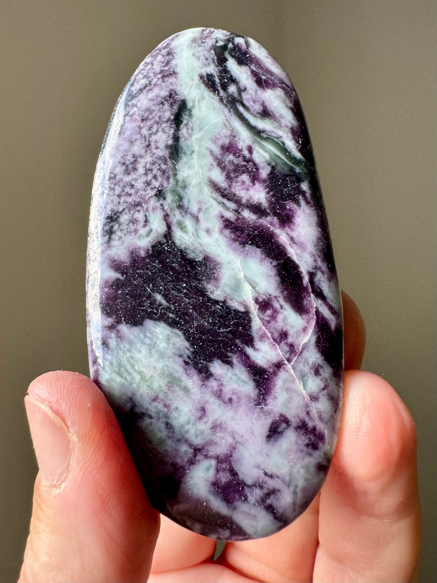 KAMMERERITE PALM STONE