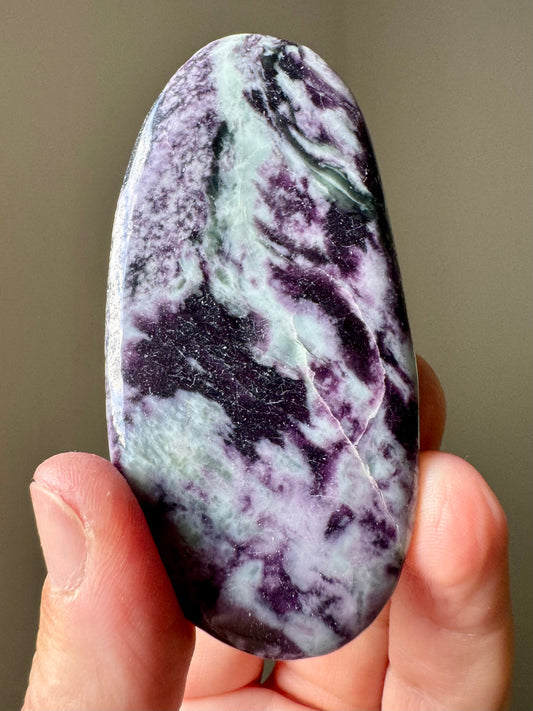 KAMMERERITE PALM STONE