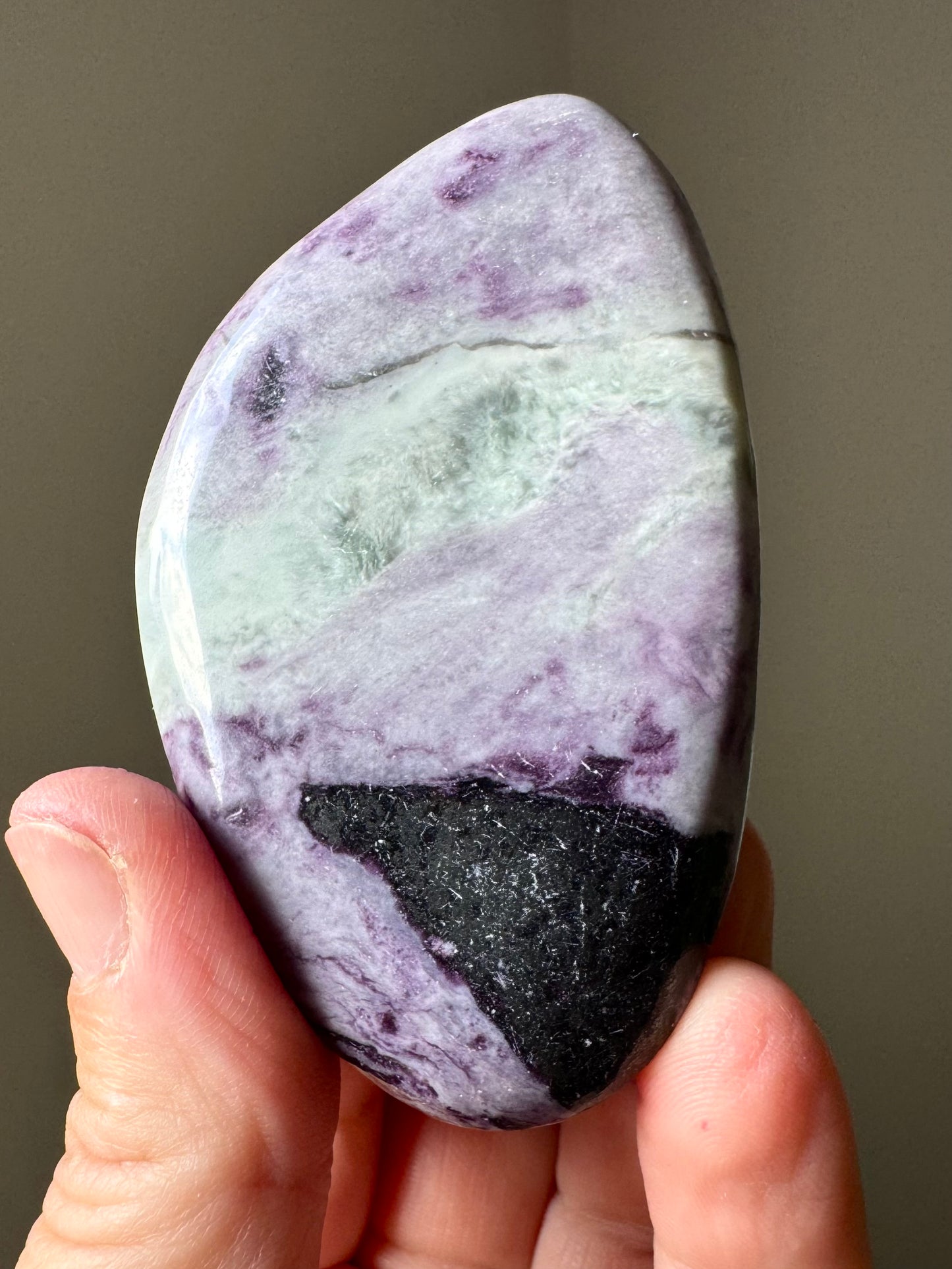 KAMMERERITE PALM STONE