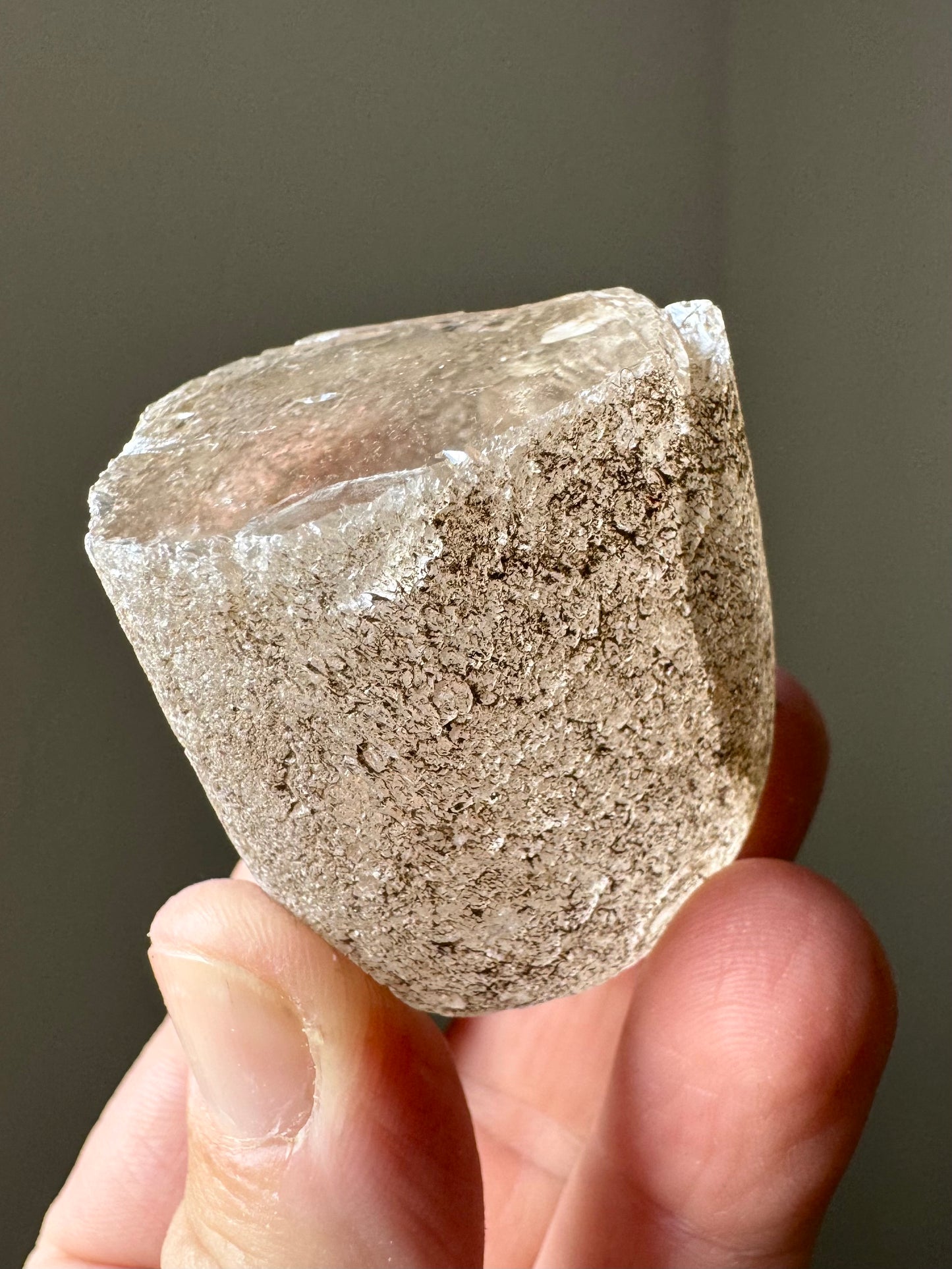 WATER-TUMBLED QUARTZ