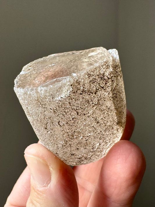 WATER-TUMBLED QUARTZ