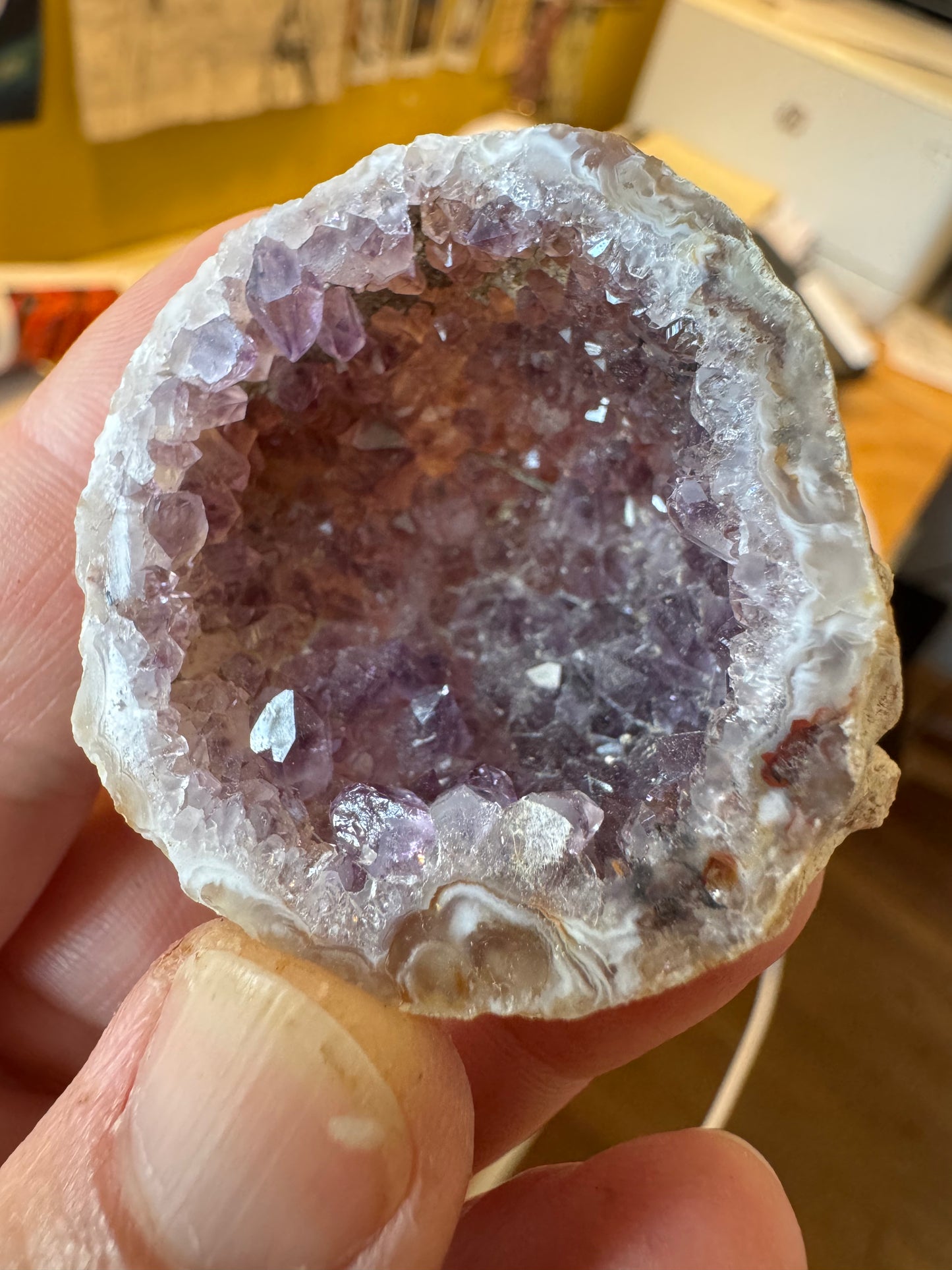 BABY AMETHYST GEODE (AZ6)