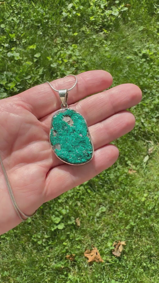 DIOPTASE & 22” SS SNAKE CHAIN (NA6)