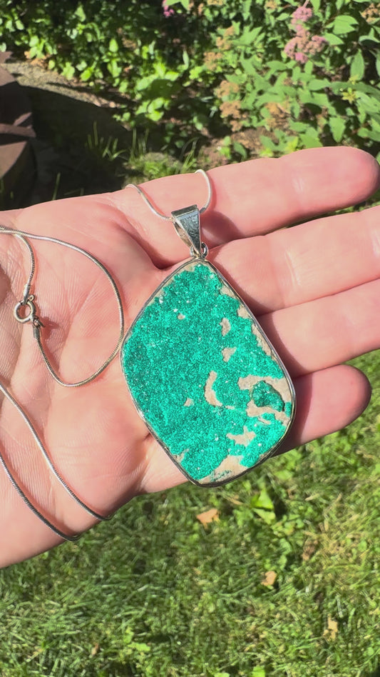 DIOPTASE W/ 22” SS SNAKE CHAIN (NA7)