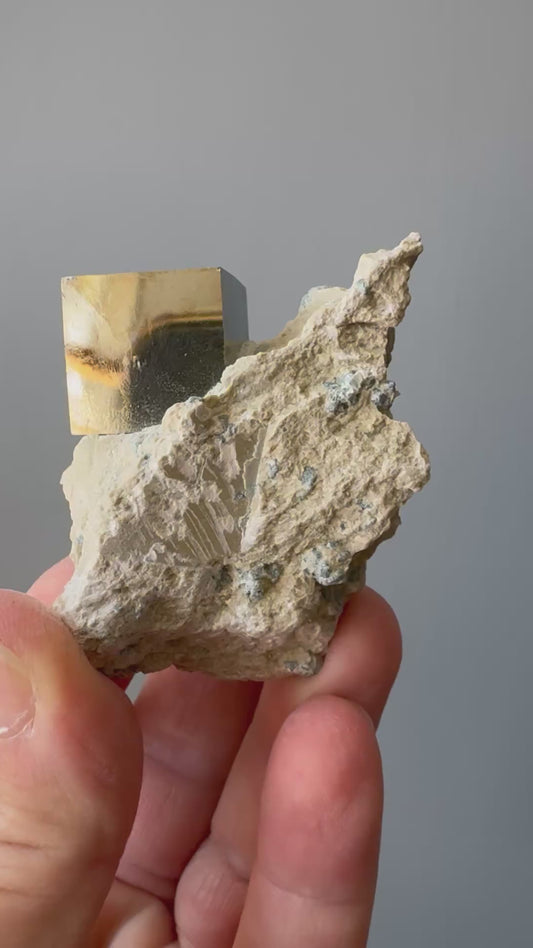 LARGE PYRITE CUBE ON MATRIX (CF10)