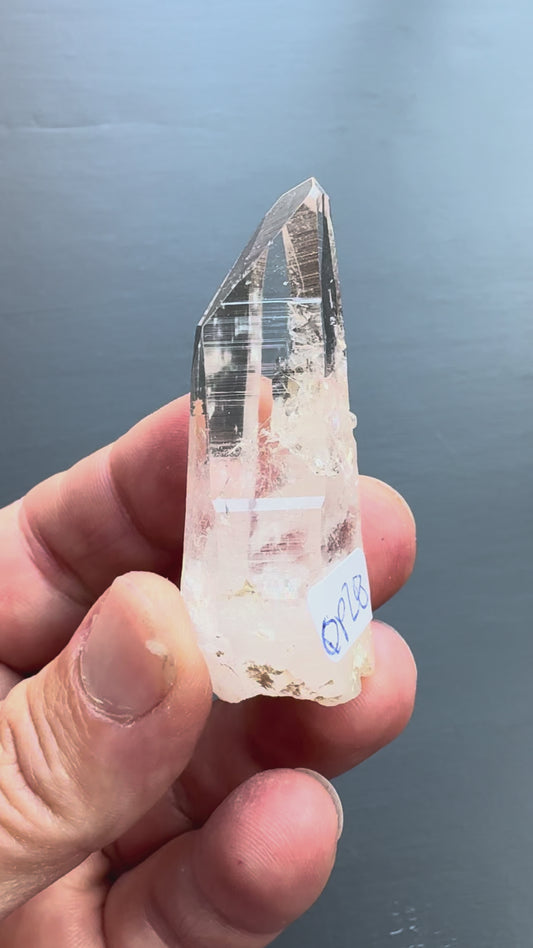 COLOMBIAN QUARTZ POINT (DA10)