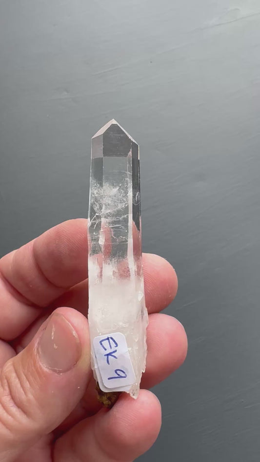 COLOMBIAN QUARTZ POINT (EK9)