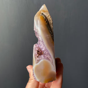 AMETHYST & AGATE TOWER